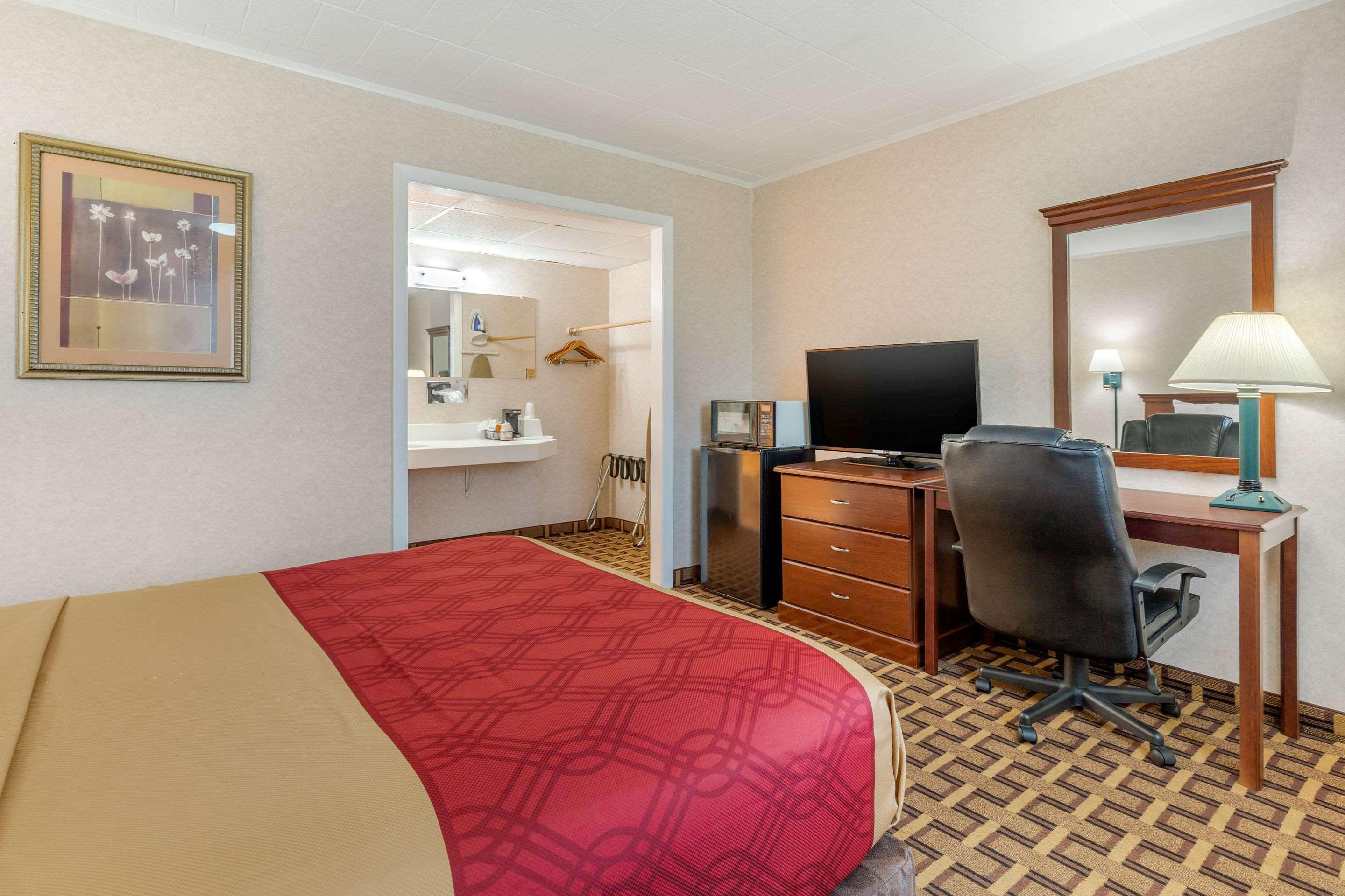 Rodeway Inn Mystic Extérieur photo
