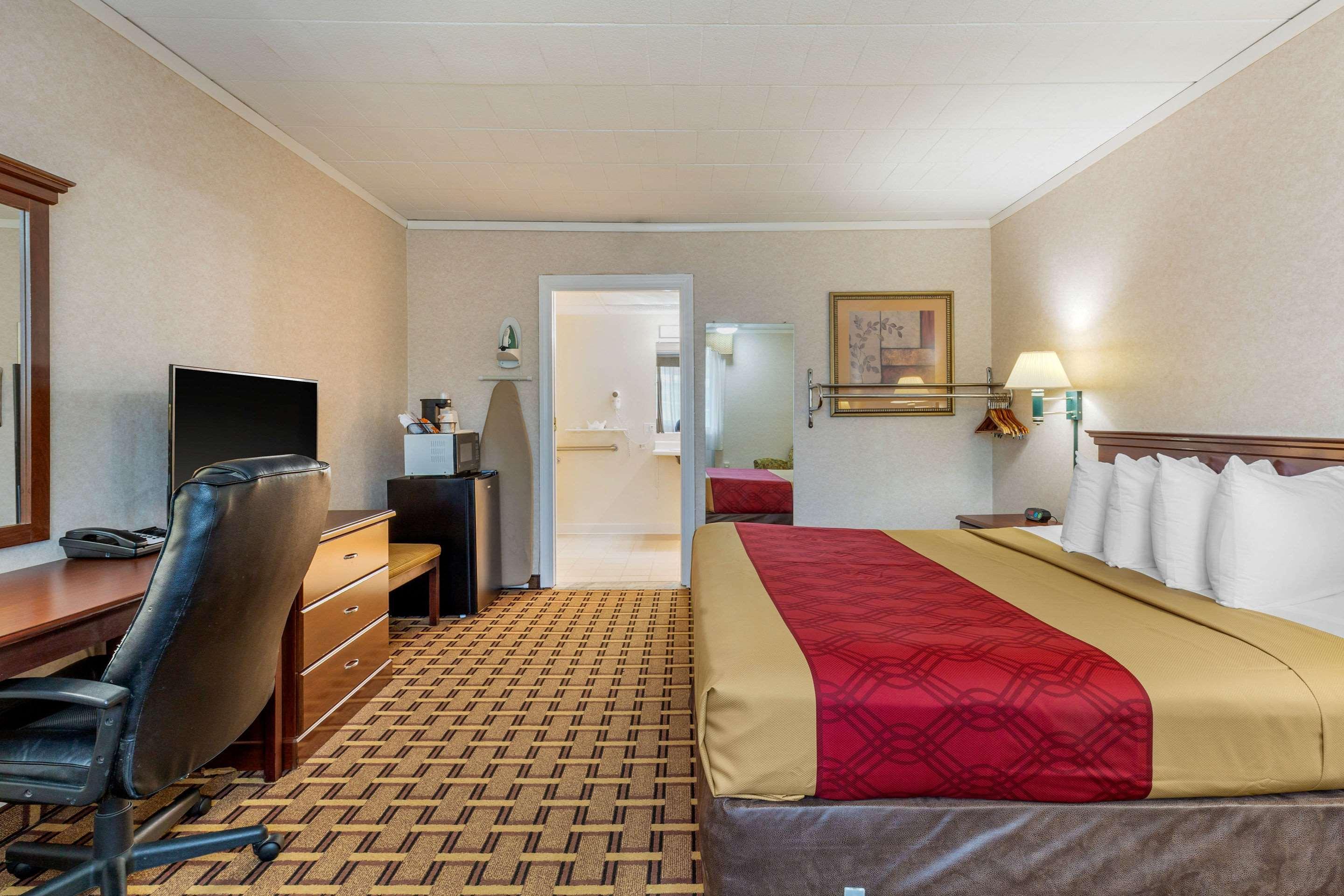 Rodeway Inn Mystic Extérieur photo